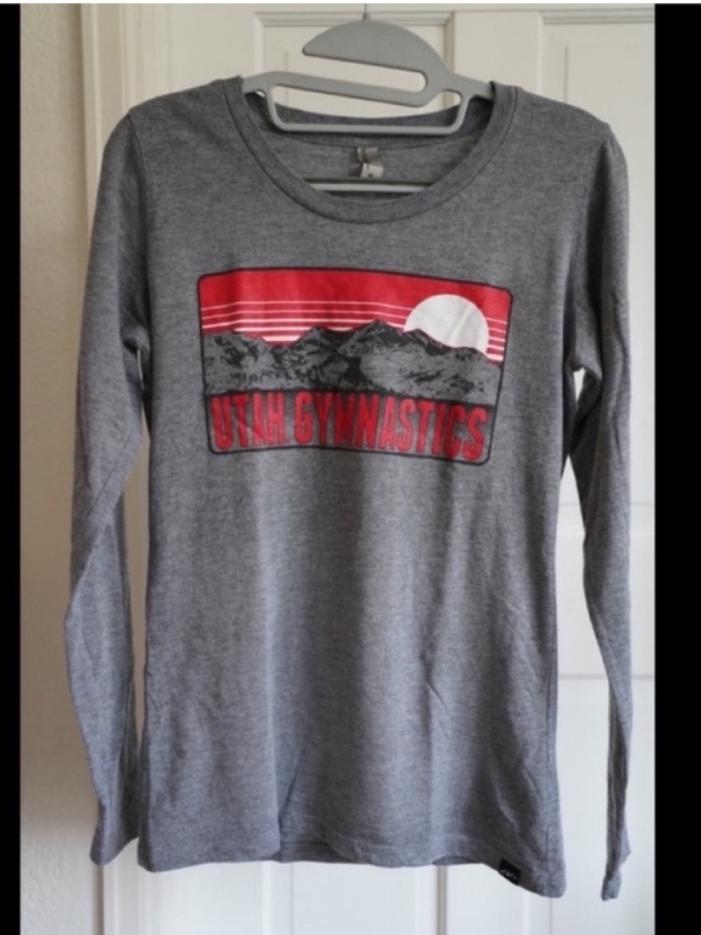 Utah Utes red rock gymnastics scenic mountain long sleeve gray shirt medium M